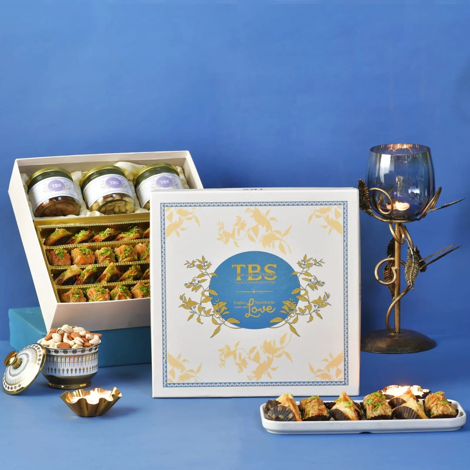 TBS Exquisite Sweets Collection box with dry fruit jars