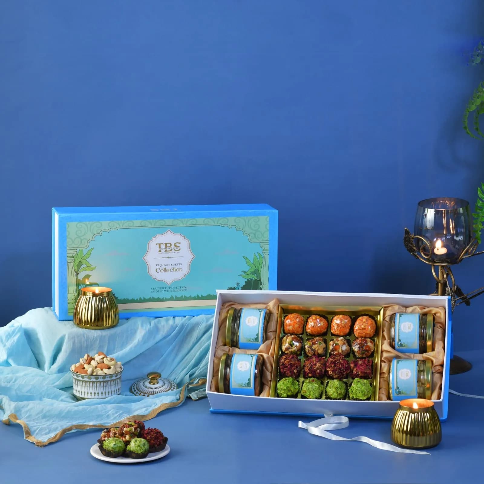 TBS Exquisite Sweets Collection, blue and white peacock pattern box